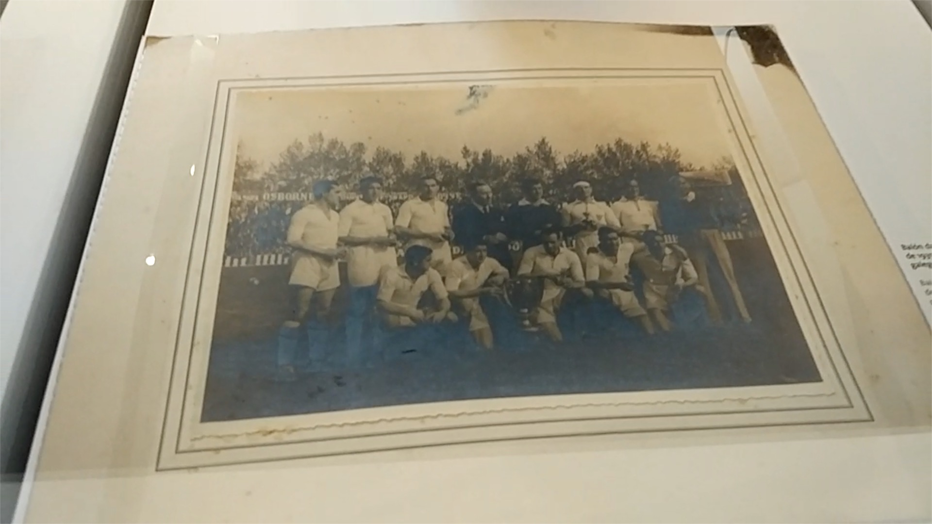 Fotografía original del campeonato de Liga conseguido por el Sevilla entrenado por Ramón Encinas