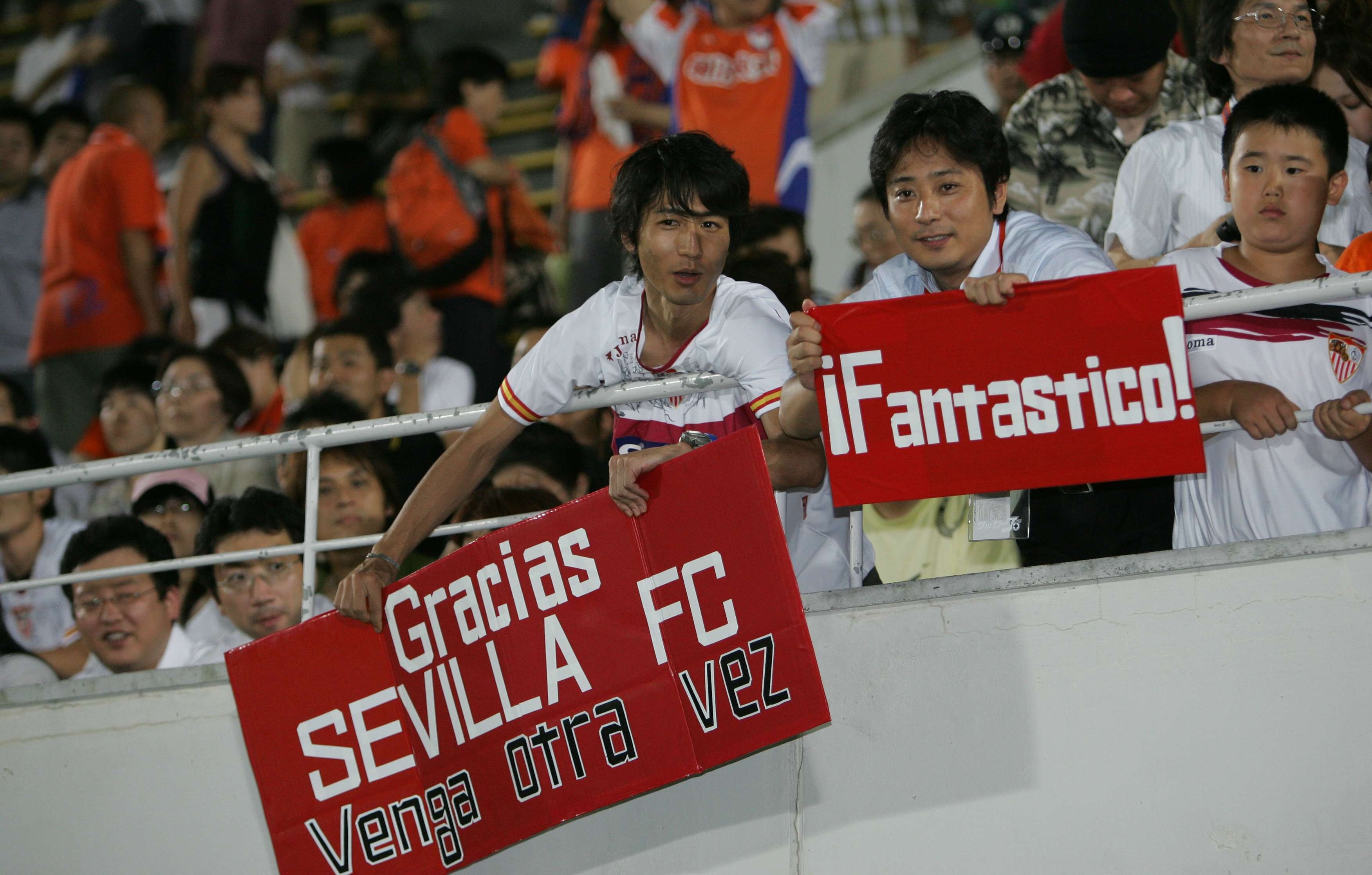 Sevilla fans in Japan during the tour in 2006