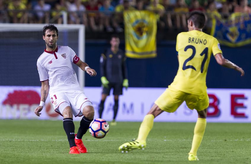 Nico Pareja del Sevilla FC ante el Villarreal