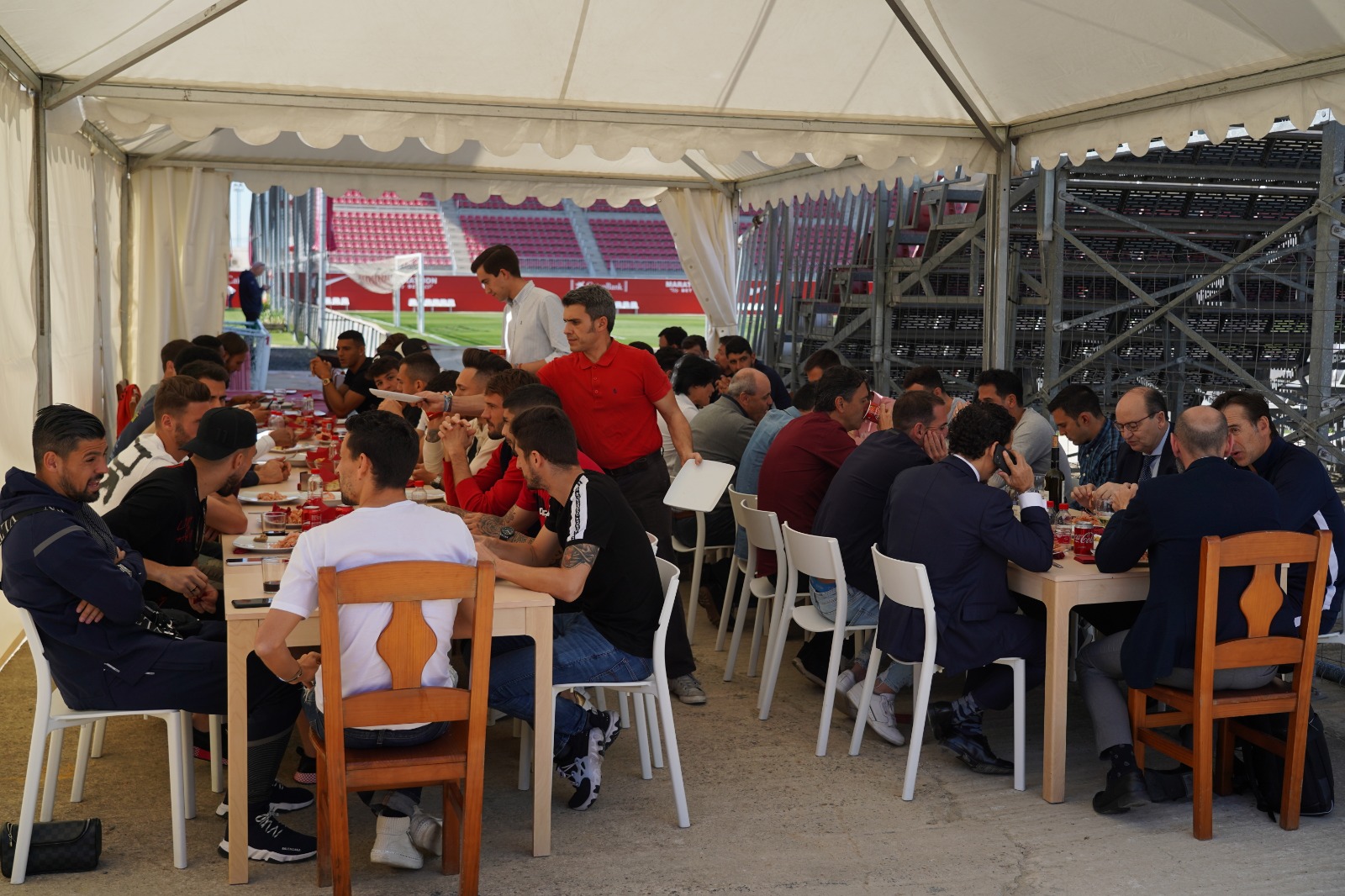 Comida de la primera plantilla del Sevilla FC en la ciudad deportiva 