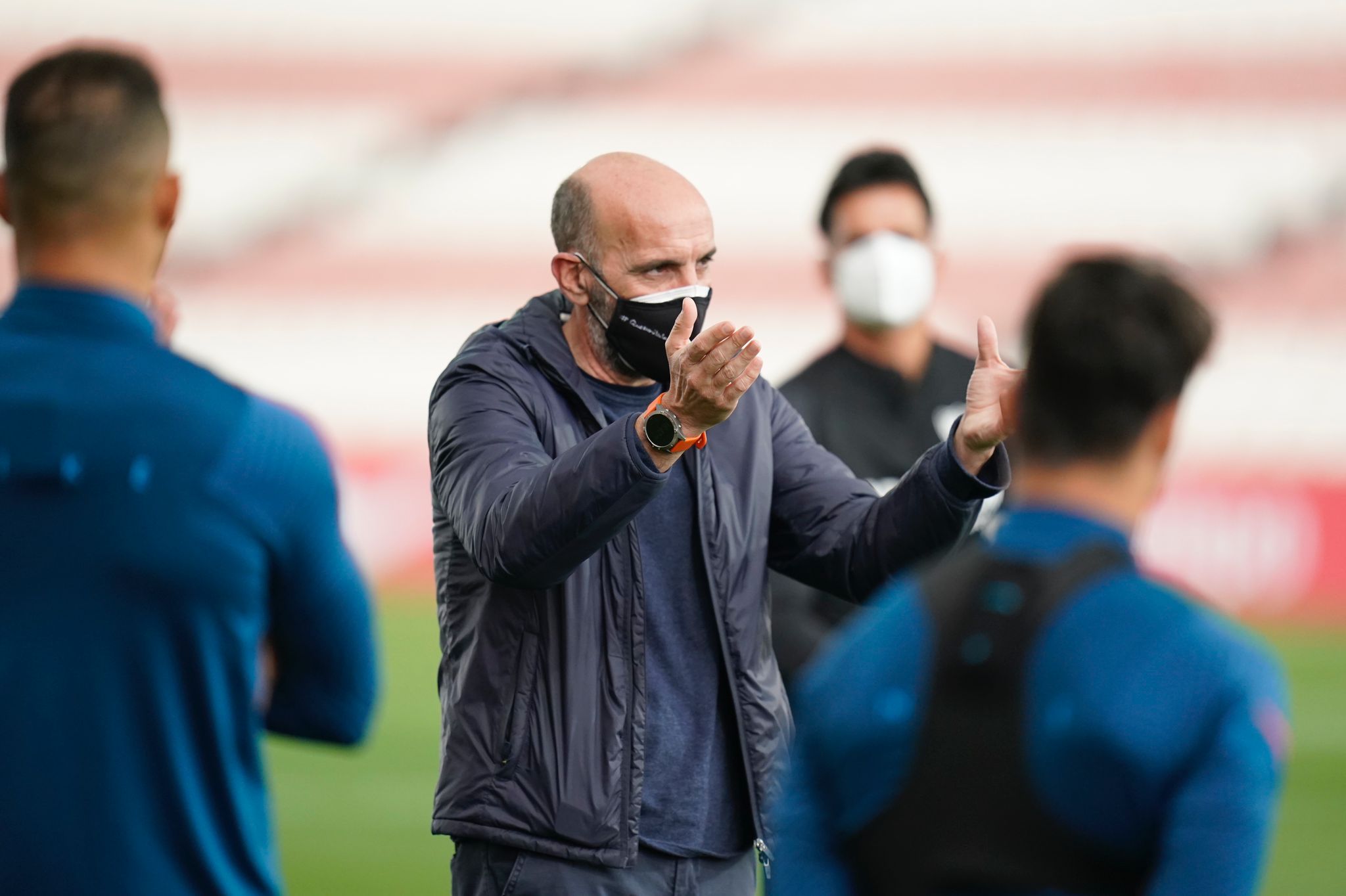Monchi speaks to the squad before training