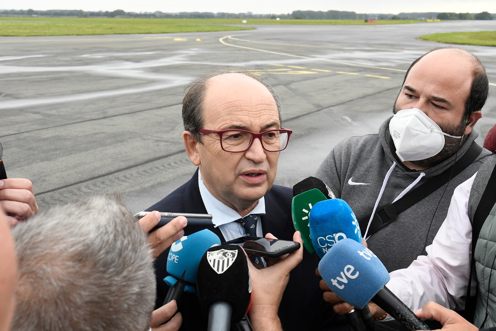José Castro atendió a los medios a la llegada a Lille