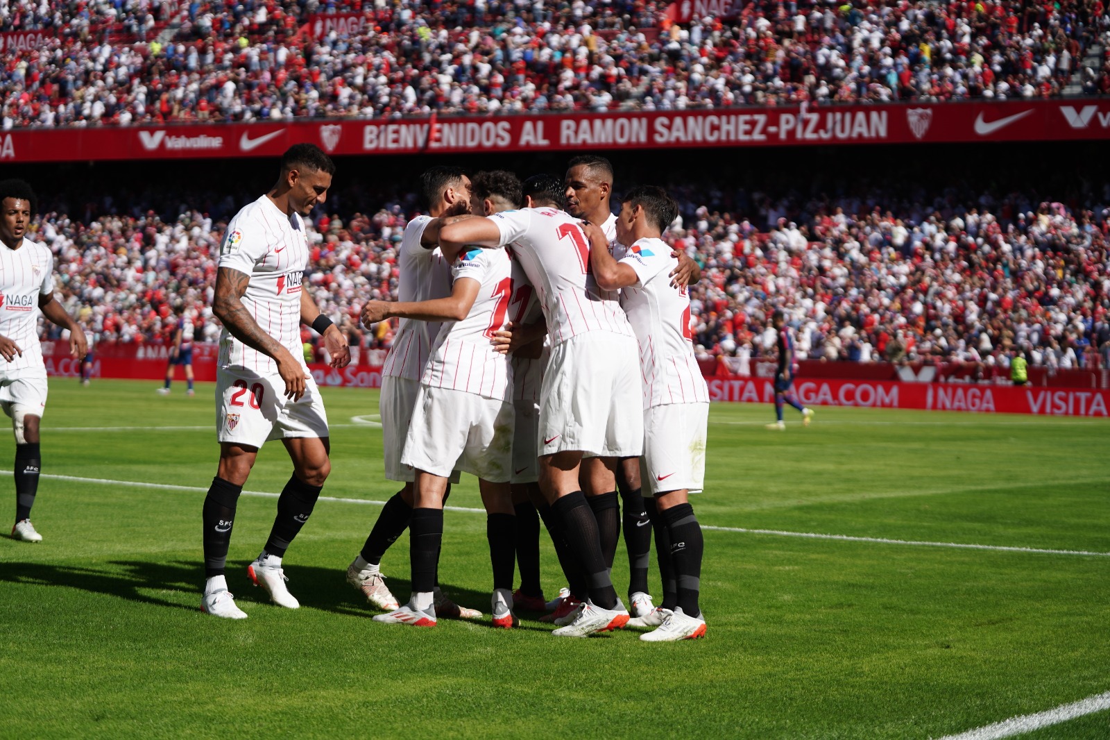 El Sevilla FC celebra un gol ante el Levante