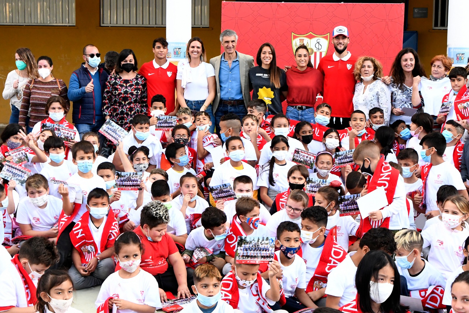 Visita del Sevilla FC al CEIP Victoria Díaz de La Candelaria