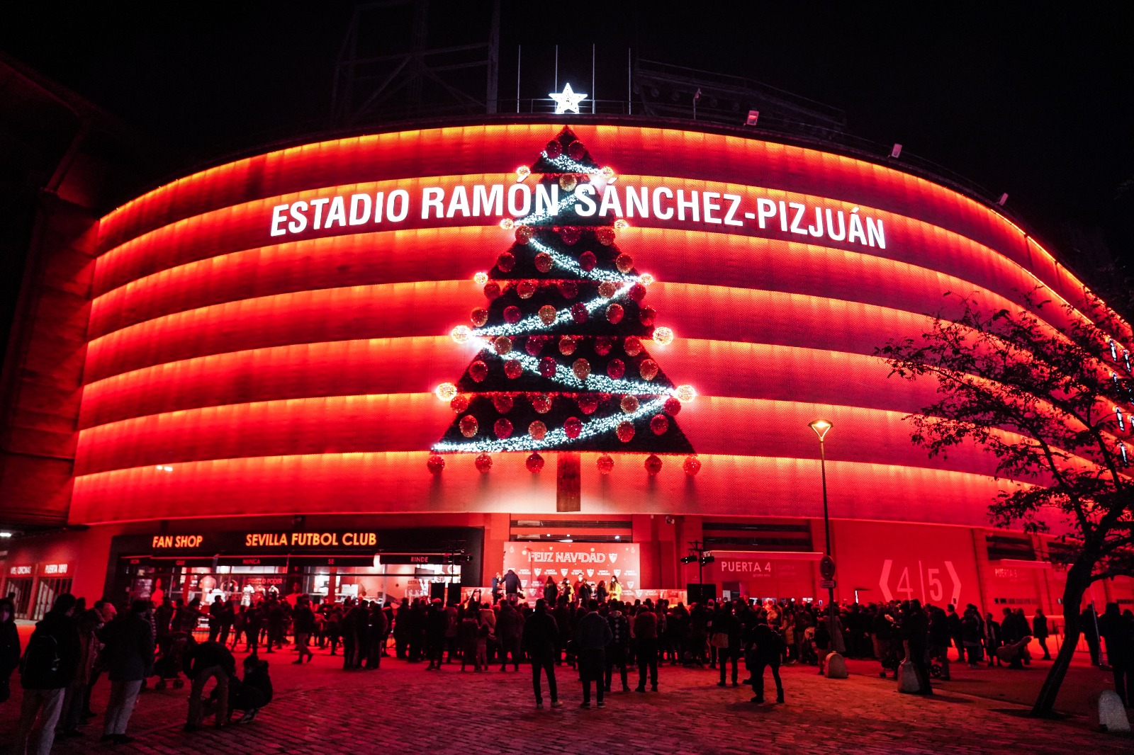 Árbol de Navidad en el Estadio Ramón Sánchez-Pizjuán 