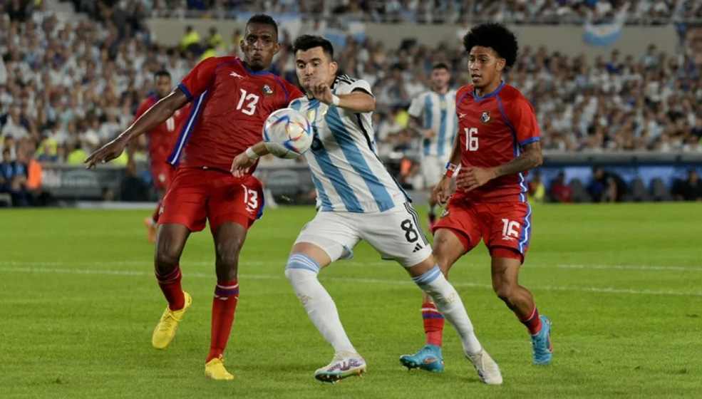 Marcos Acuña playing for Argentina against Panama