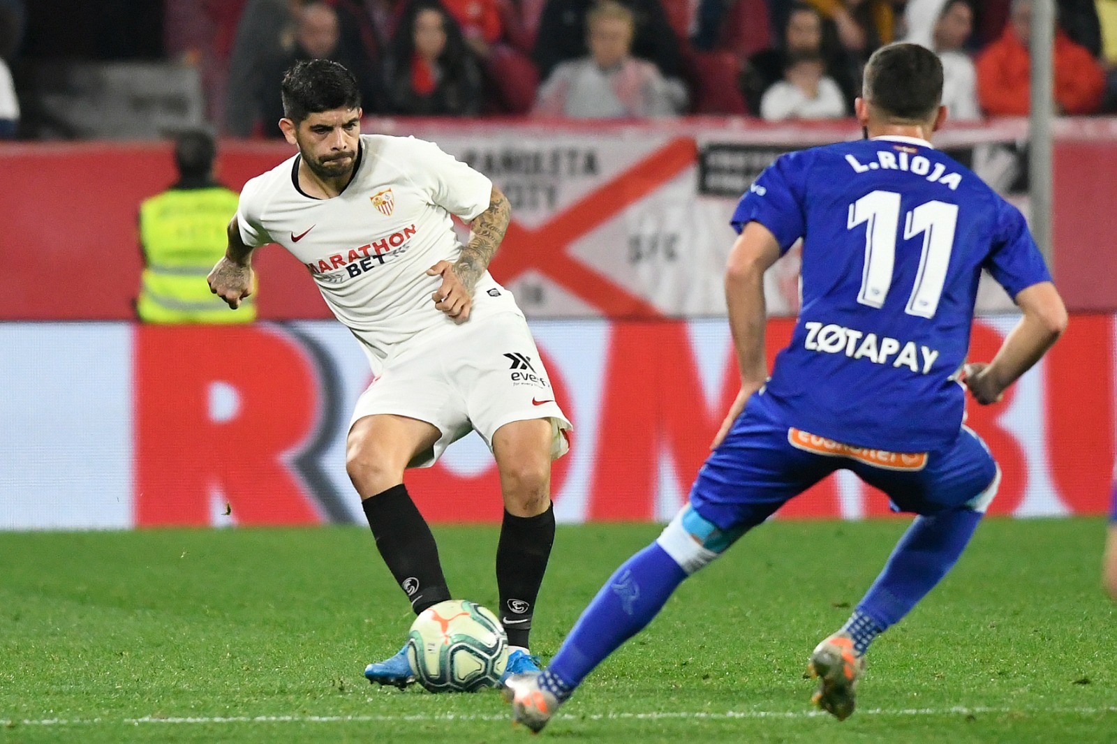 Banega It S Understandable That The Fans Are Angry Sevilla Fc