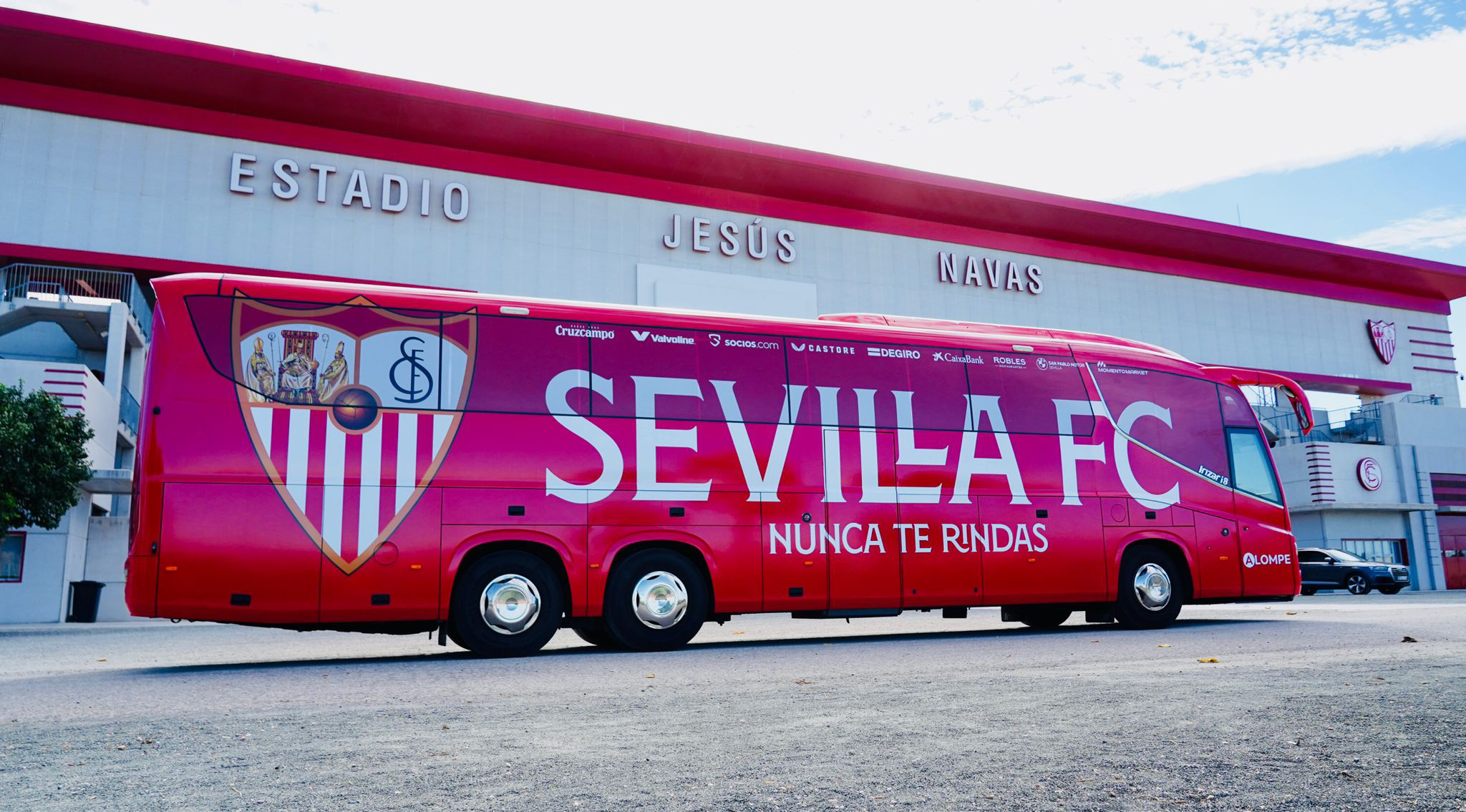 Diseño del bus oficial del Sevilla FC 2022/23