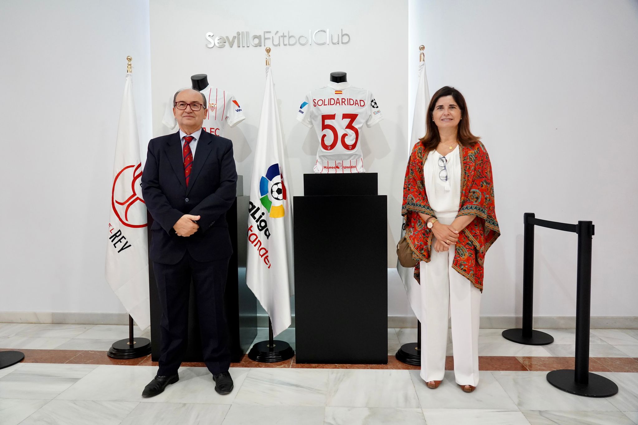 José Castro y María Albandea, presidentes del Sevilla FC y de Manos Unidas Sevilla
