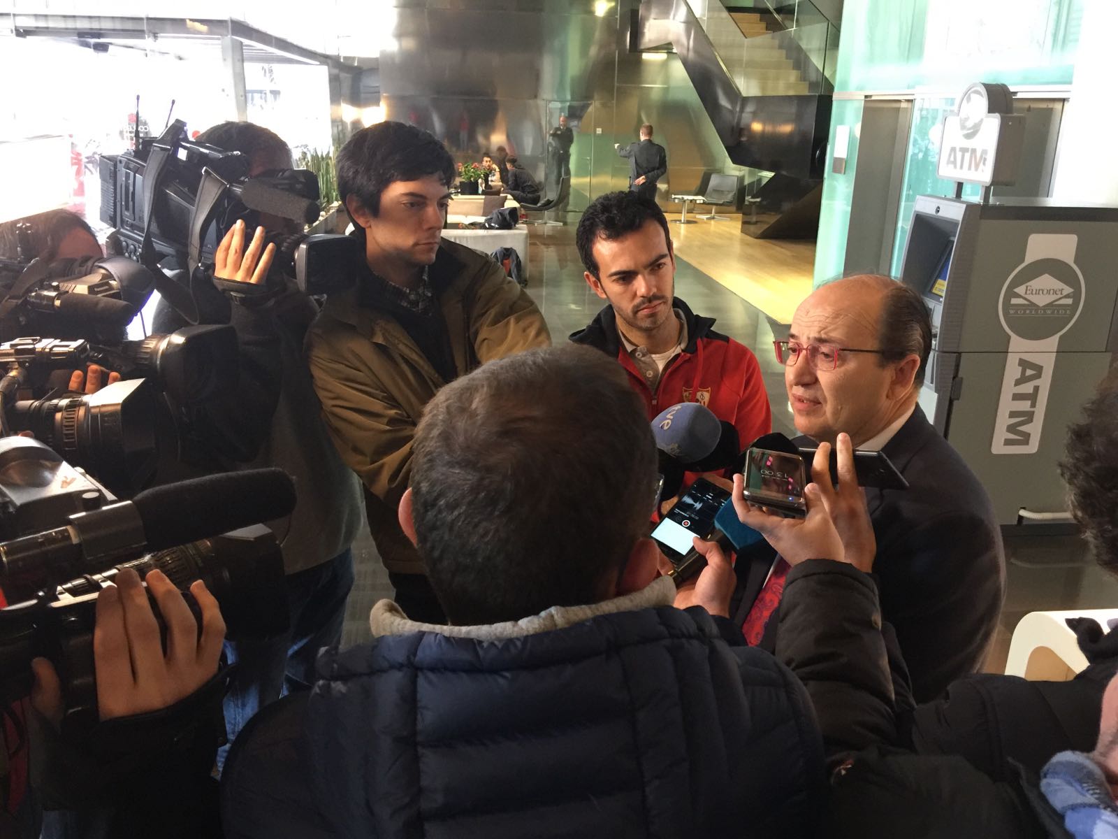 Atención a la prensa del presidente José Castro en Barcelona