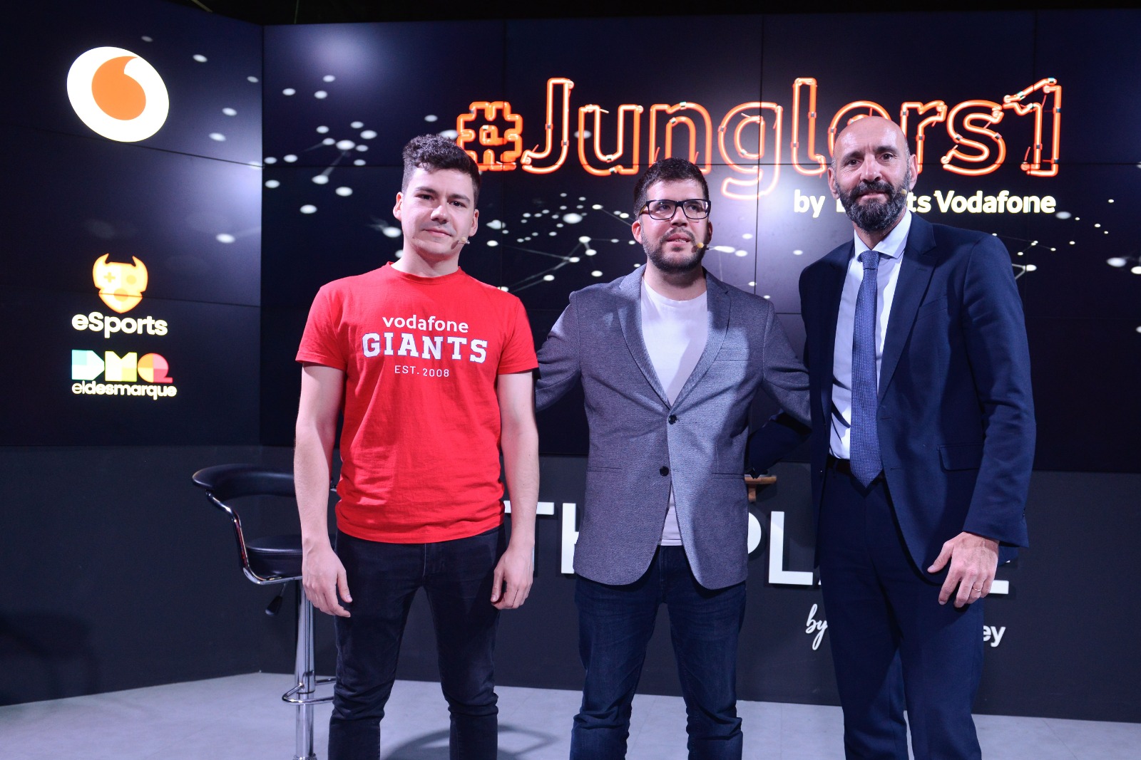 Lozark y Monchi junto al conductor del programa