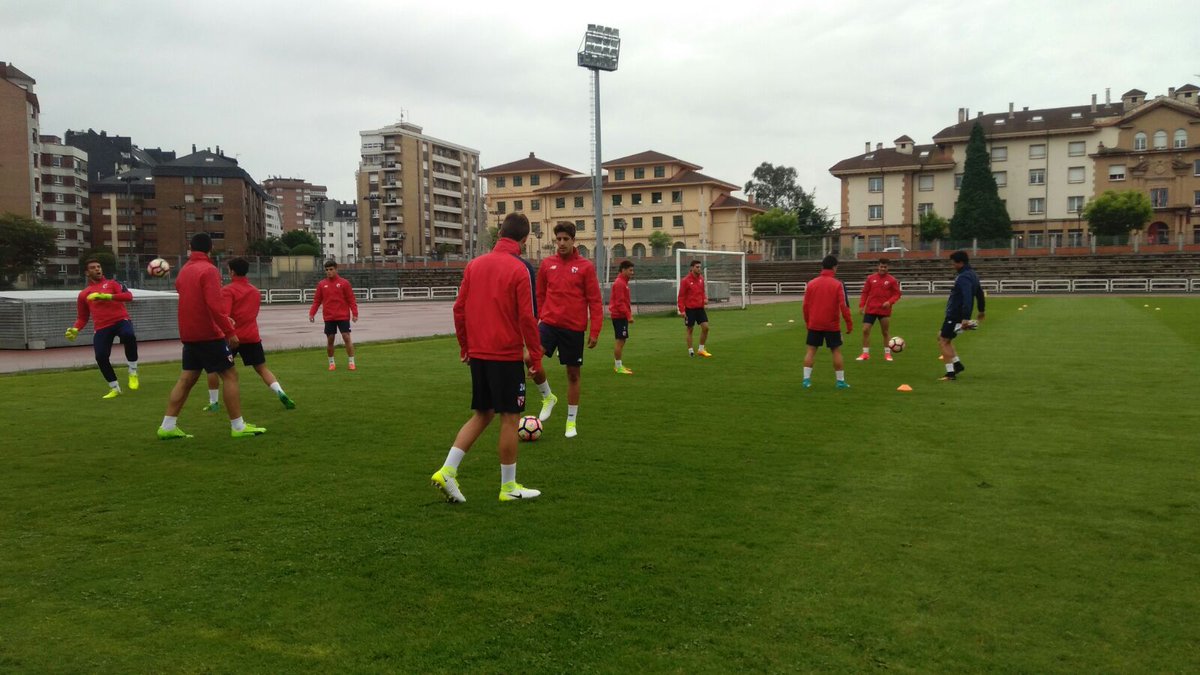 El Sevilla Atlético se ejercita en el Campo de San Gregorio de Oviedo