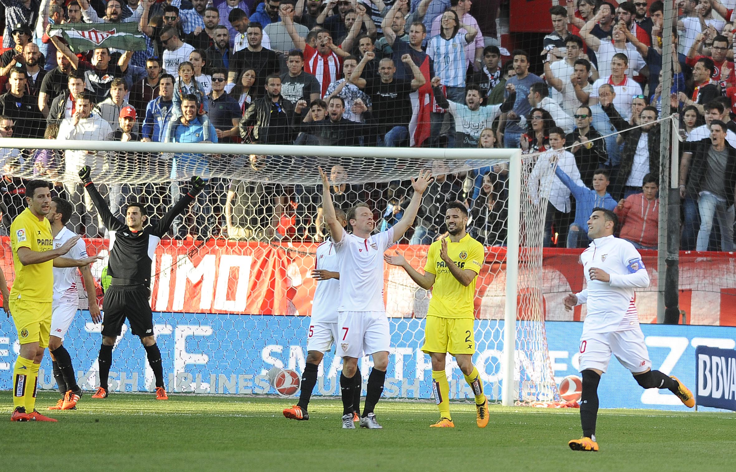 Celebración de la victoria del Sevilla FC ante el Villarreal