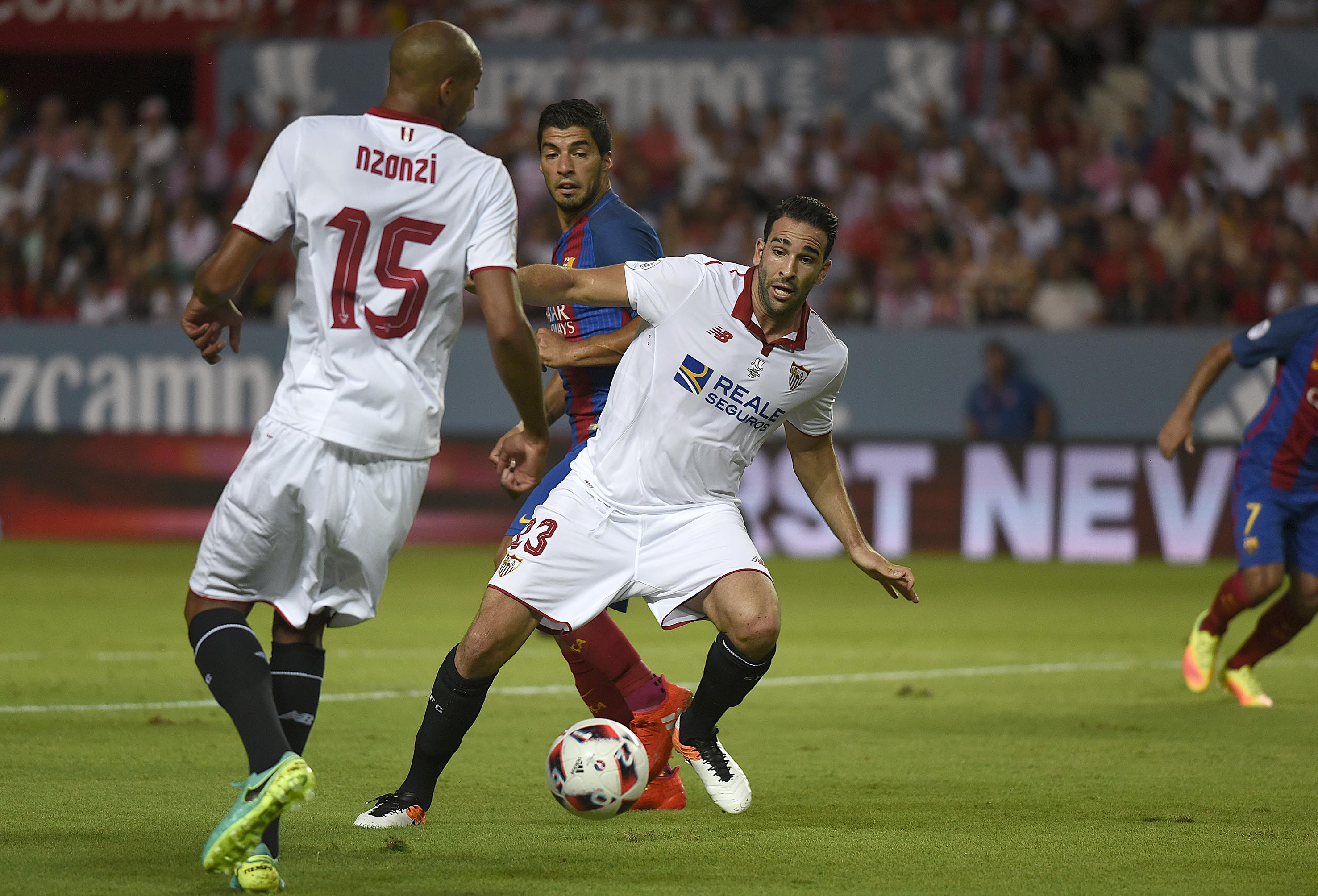Rami. futbolista del Sevilla FC, mejora de sus molestias