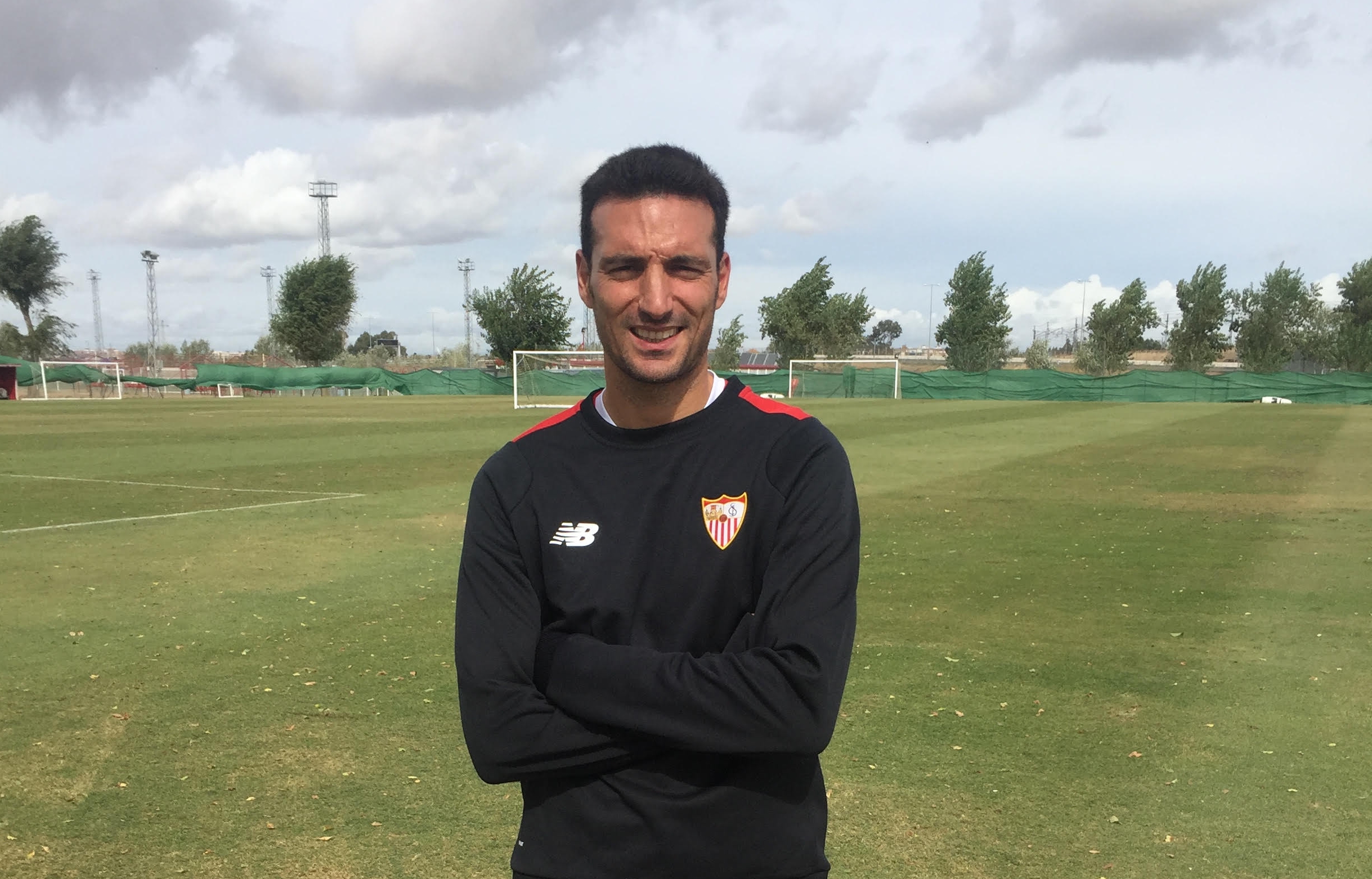 Scaloni tras el entrenamiento del Sevilla FC 