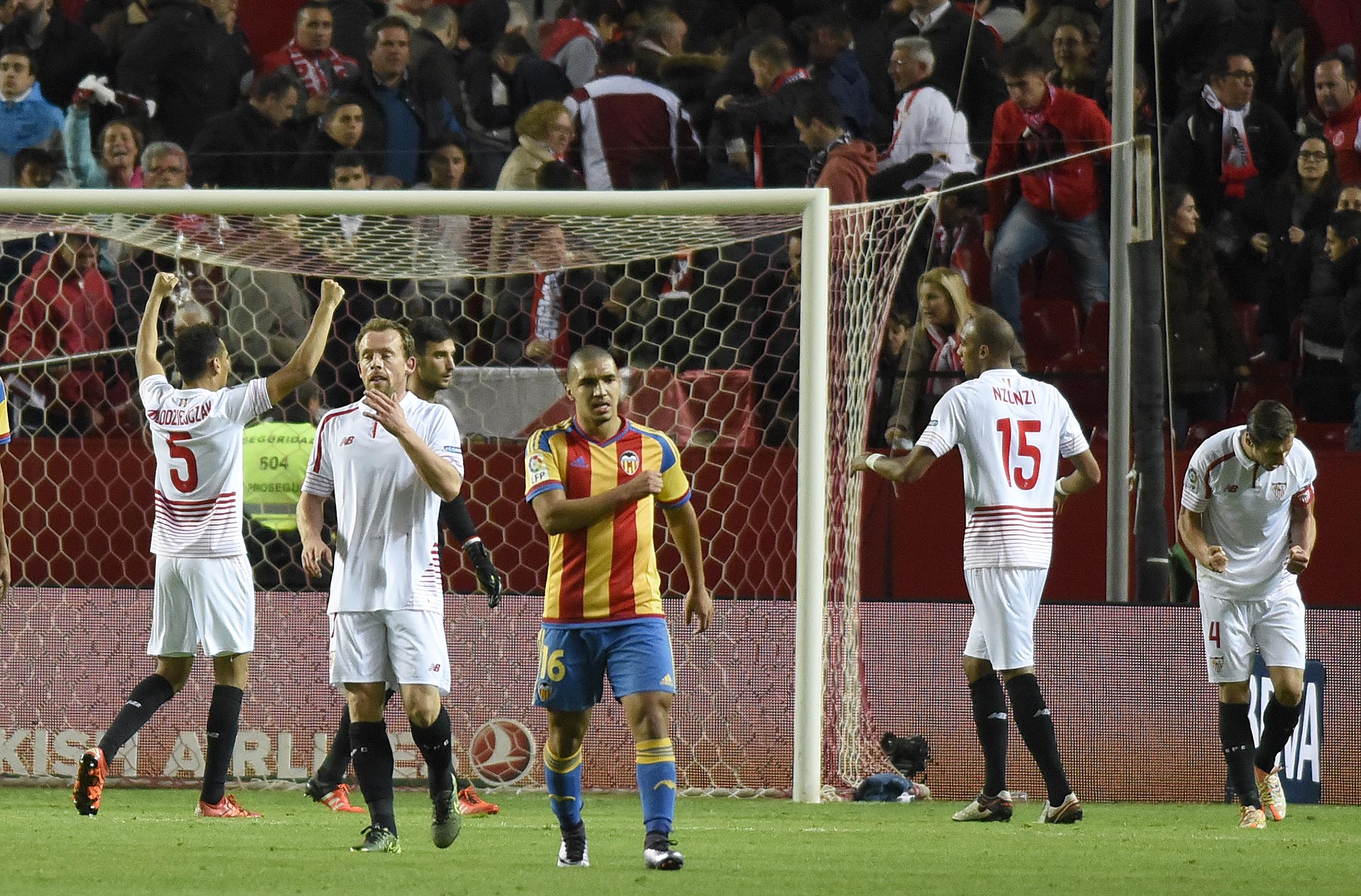 Imagen del final del partido del Sevilla FC-Valencia CF