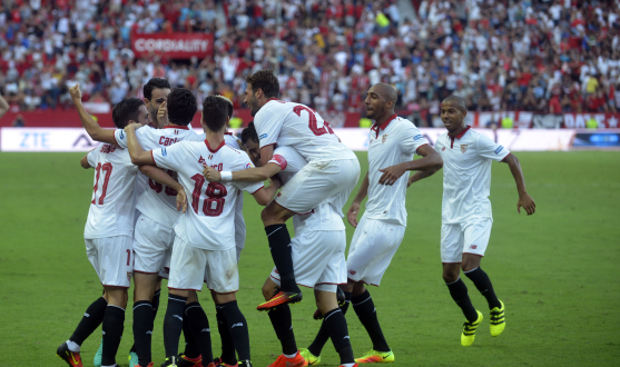Celebración del triunfo del Sevilla FC ante la UD Las Palmas