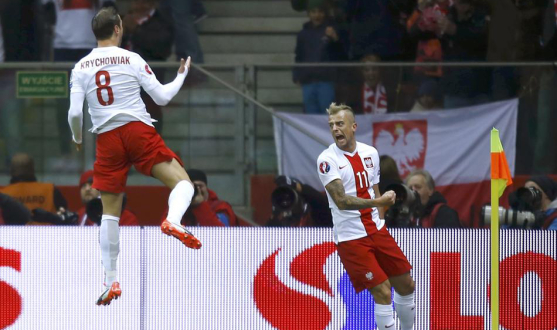 Krychowiak celebra un gol con Polonia