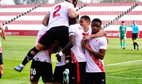Los jugadores del Sevilla Atlético celebran un tanto en el Estadio Jesús Navas