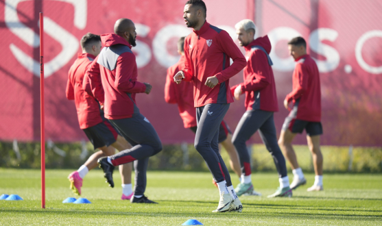 En-Nesyri se entrena con el Sevilla FC