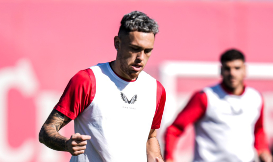 Lucas Ocampos entrena con el Sevilla FC