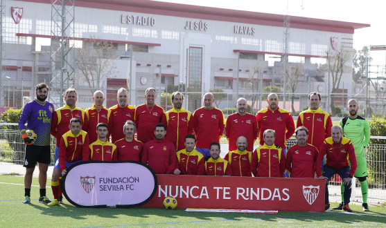 El equipo nacional de trasplantados, en la ciudad deportiva del Sevilla FC.
