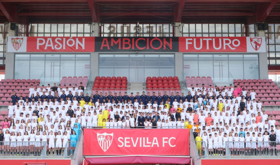 16 equipos  de la cantera sevillista en el Estadio Jesús Navas