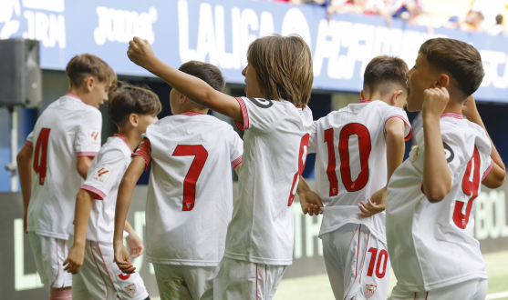 Celebración de gol del Sevilla FC Alevín A