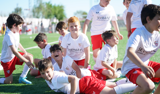 Niños durante la actividad en la Escuela Antonio Puerta.