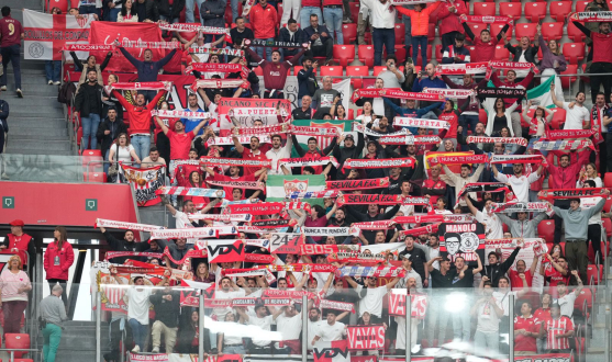 Imagen de la afición sevillista en Bilbao