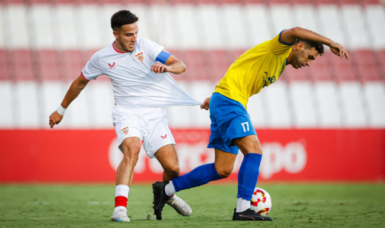 Imagen del encuentro entre el Sevilla Atlético y el UD Tomares