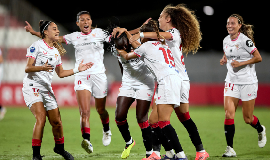 Las jugadoras sevillistas celebran uno de los goles ante la Real Sociedad