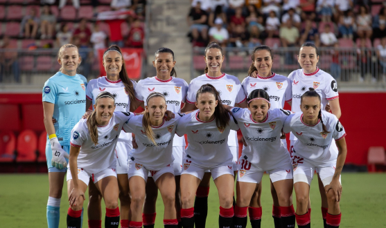 Formación inicial del Femenino en el primer partido de la temporada