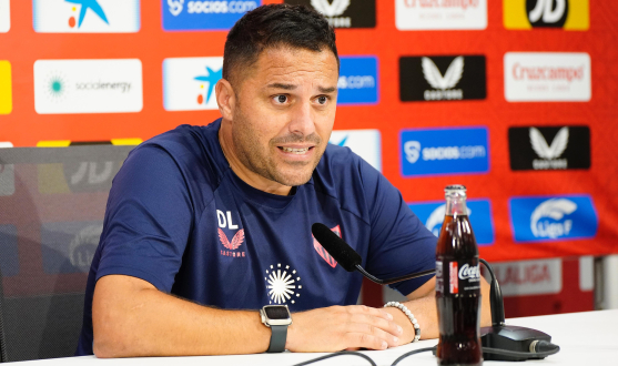 David Losada atiende a los medios en la rueda de prensa previa al desplazamiento a Valencia