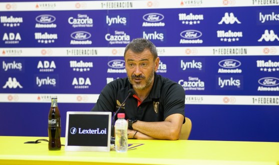 Imagen de Jesús Galván, técnico del Sevilla Atlético