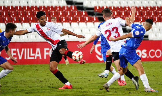 Imagen de Antonetti frente a la AD Ceuta