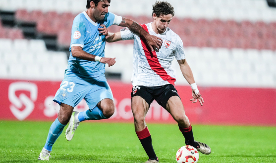 Imagen de Manu bueno frente a la UD Ibiza