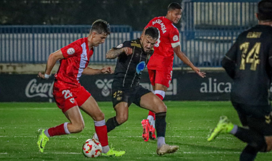 Imagen del duelo entre el CF Intercity y el Sevilla Atlético