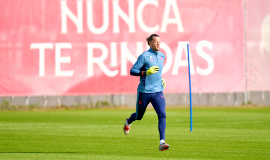 Nyland se ejercita en el entrenamiento de este viernes