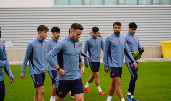 Saúl en un entrenamiento con el Sevilla FC