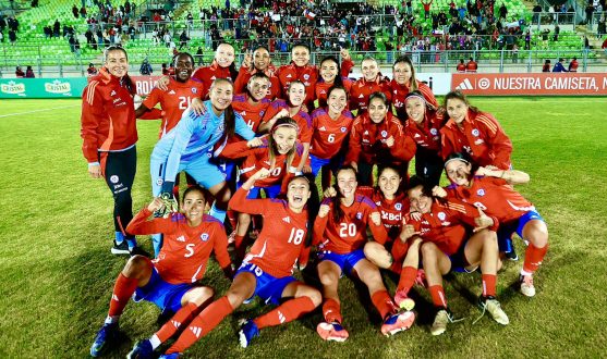 La selección de Chile celebra la victoria ante Uruguay