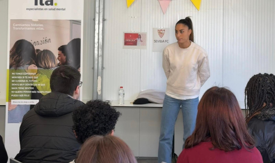 Débora García durante la charla en el Ita Argentona