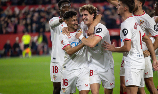 Jesús Navas y Manu Bueno celebran el gol ante el Celta