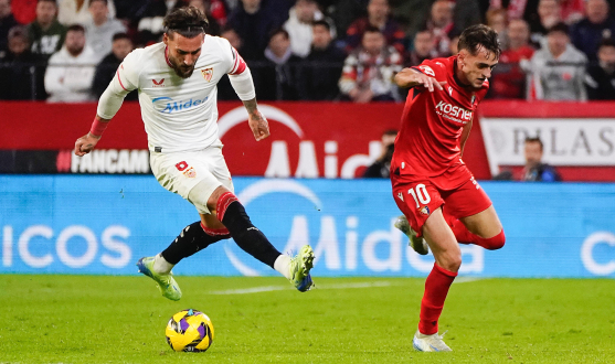 Gudelj del Sevilla FC ante Osasuna