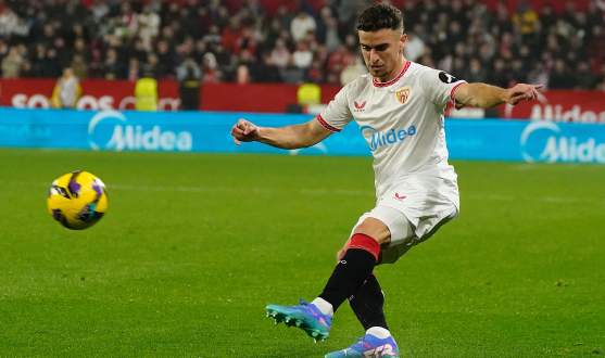 Pedrosa, en una acción del encuentro ante el Valencia CF