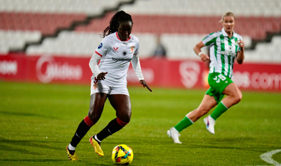 Imagen de Fatou Kanteh ante en la victoria del Gran Derbi femenino