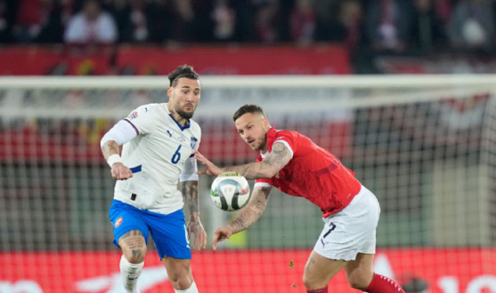 Gudelj en el encuentro ante Austria