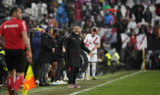 García Pimienta en el Estadio de Vallecas