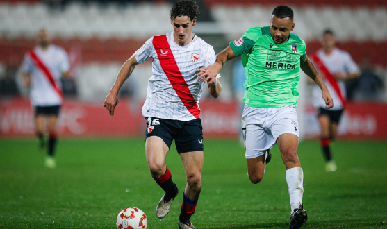 Manu Bueno del Sevilla Atlético, ante la AD Mérida