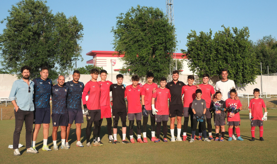Álvaro Ferllo, de visita en la Goalkeeping Academy.